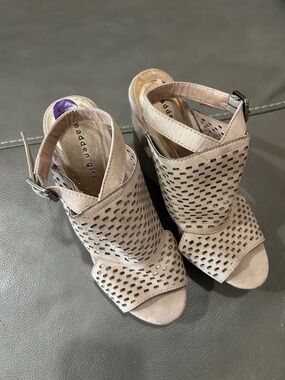 Madden Girl Taupe Perforated Peep-Toe Heel Sandals size 8.5 GUC